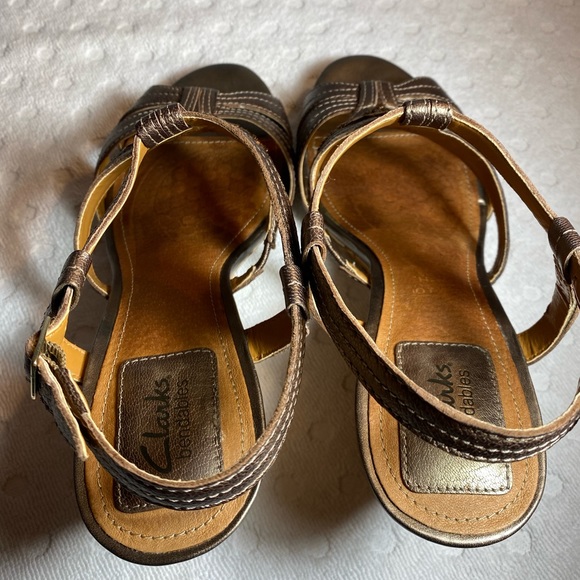Clarks Bendables Bronze Leather Fiddle Bridge Beaded Cork Wedge Sandals - Picture 7 of 16